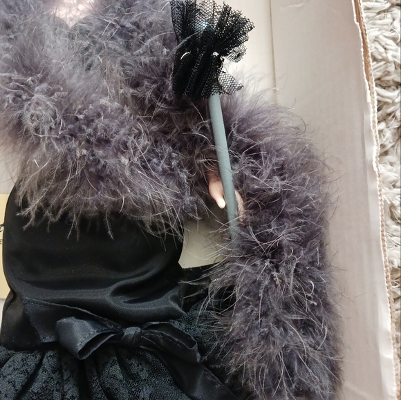 Mae West porcelain doll - Picture 4 of 8